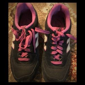 ⭐️2 for 40⭐️ New balance. Retro look..